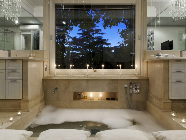 Marble Bathroom with Rome view