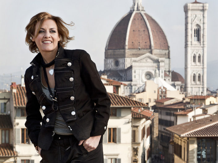 Irene Grandi sui tetti di Firenze. Fotografata da Francesca Anichini